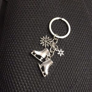 🍏3/$20 - Ice Skates Keychain